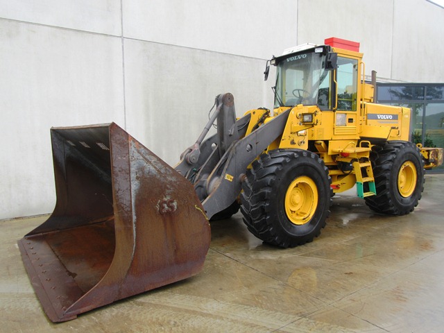 2000 VOLVO L120C